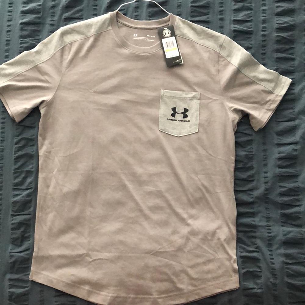 Under Armour Scoop Hem Tee.